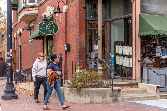 Downtown Elgin features numerous dining options for residents to enjoy.