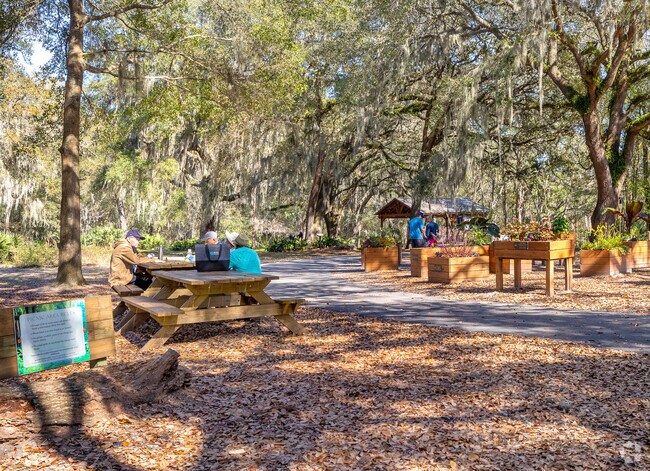 The Jacksonville Arboretum & Gardens is a nice place to enjoy a picnic.
