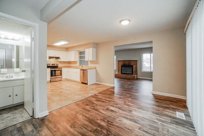 2672 Lynnmore Dr, Columbus, OH 43235 - photo 7