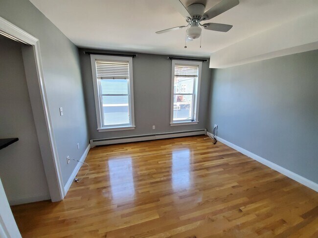 544 E 8th St unit 3, Boston, MA 02127 - photo 6