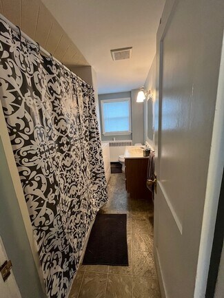 9 Lafayette St, Lewiston, ME 04240