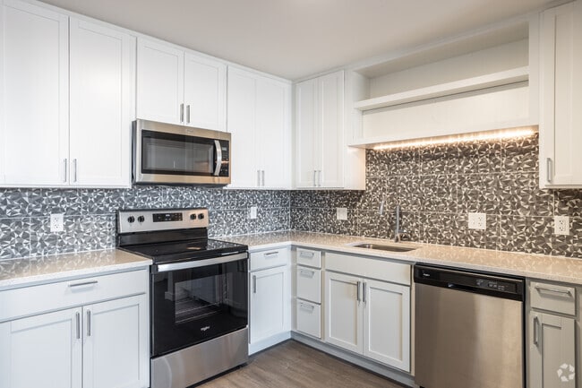 The Flats on High Street, Nashua, NH 03060 - photo 7