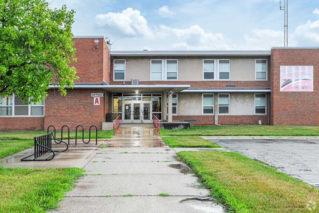 Willowcreek Middle School serves grades 6 through 8 with a student-teacher ratio of 15 to 1.