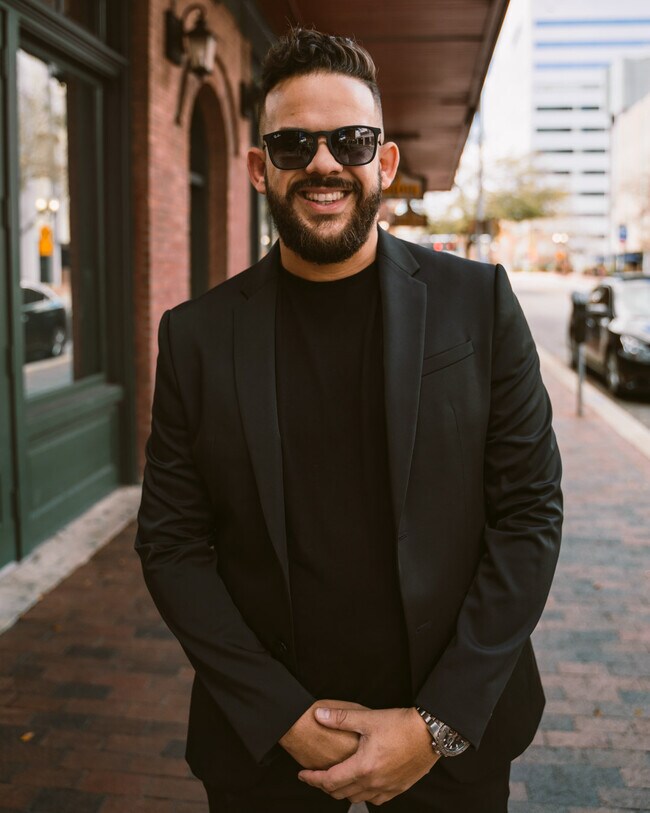 Agent Photo