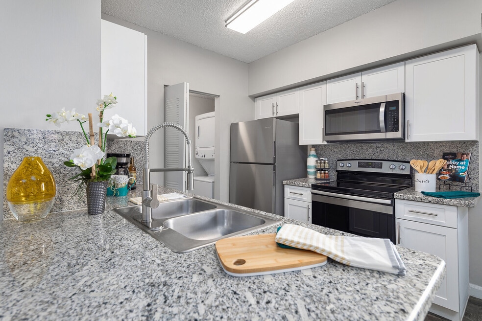 1BR, 1BA - 963SF - Kitchen