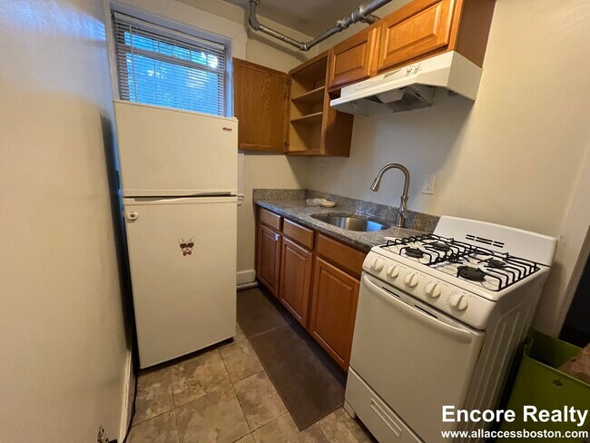 189 Summer St unit 3, Somerville, MA 02143 - photo 2