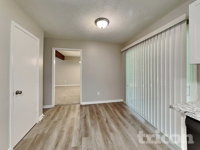 6169 Charring Cross Ct, Lithonia, GA 30058 - photo 4