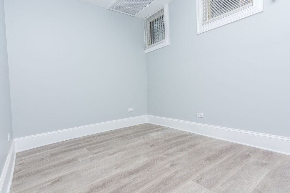 7754 S Muskegon Ave unit 2, Chicago, IL 60649 - photo 1