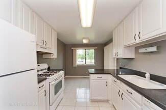 1054 Deerpath Ct, Wheeling, IL 60090