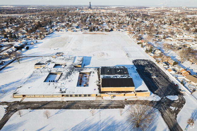 Fassett Junior High School sits in Oregon, Ohio.