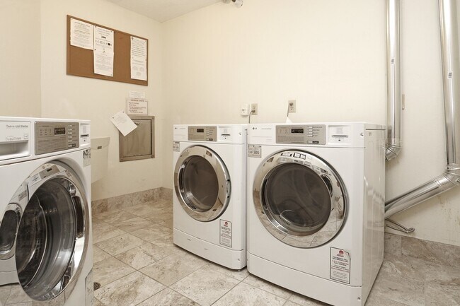 Century Ridge, Maplewood, MN 55119 - photo 2