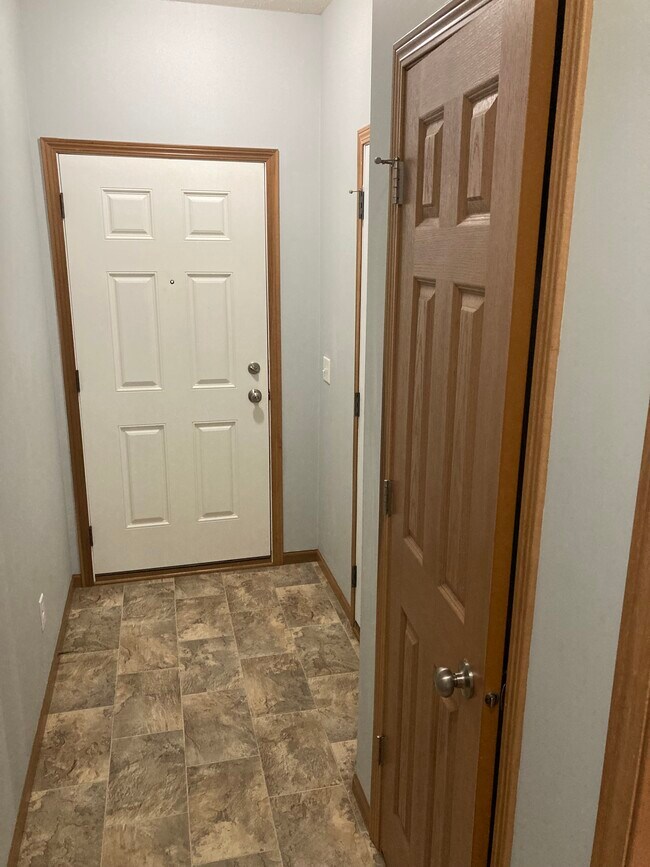 2650 Millstone Dr, Dubuque, IA 52002 - photo 4