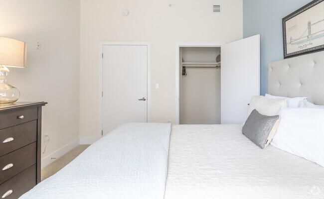 1BR, 1BA - 647 SF