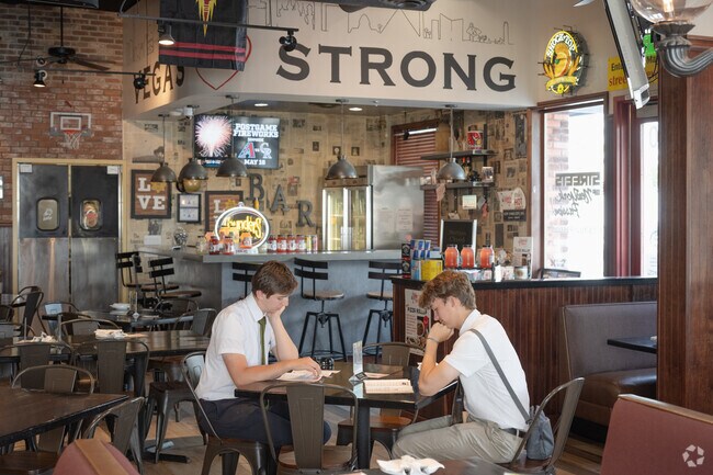 For New York-style pizza, pasta & subs served in a family-friendly setting, Elkhorn Ranch residents head to Streets of New York.
