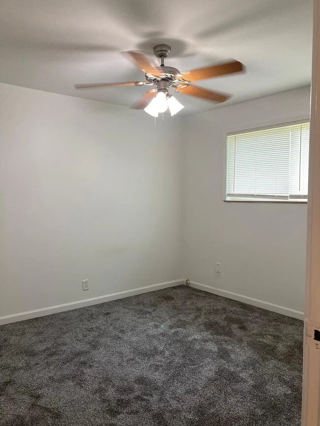 10728 Tropic Dr, Saint Ann, MO 63074 - photo 7