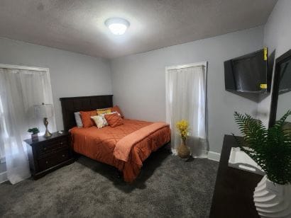 369 E Tuscarawas Ave, Barberton, OH 44203 - photo 3