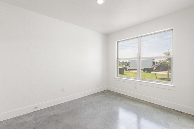 522 Campus St, Troy, TX 76579 - photo 4