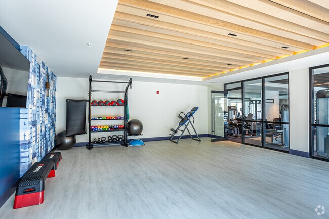 1BR, 1BA - 661 SF