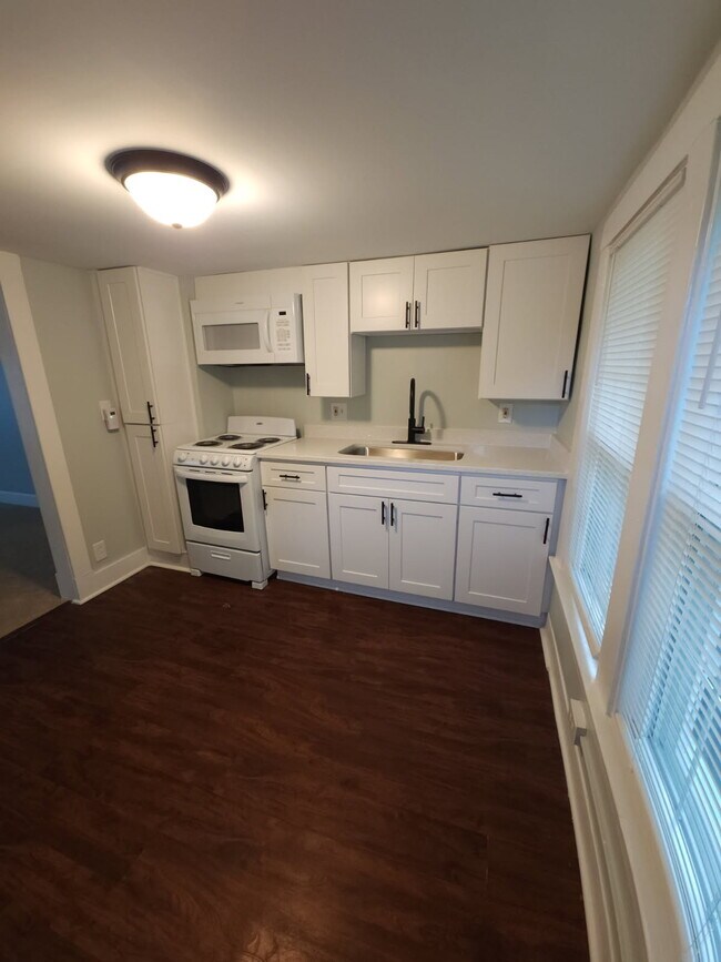 200 N Fourth St unit 200B, Hampton, VA 23664 - photo 2