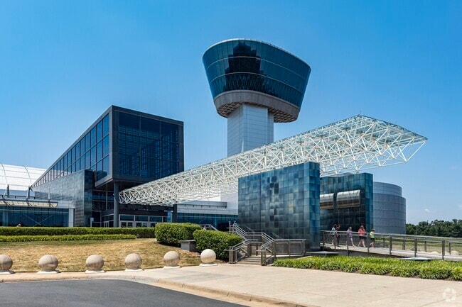 Greenbriar residents enjoy close proximity to the sights and sounds at Udvar-Hazy Center.