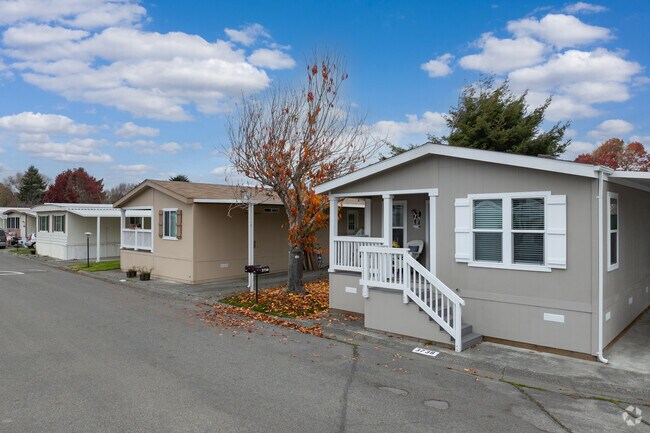 Valley West offers many manufactured homes to choose from.