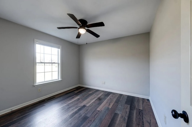 3009b Mackenzie Ln unit B, Columbia, TN 38401 - photo 6