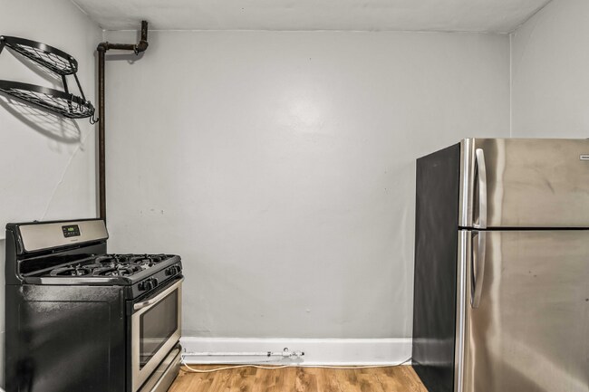 933 Spaight St unit 6, Madison, WI 53703 - photo 5