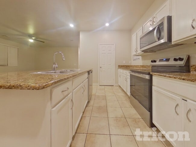 16221 W La Ventilla Way, Goodyear, AZ 85338 - photo 4