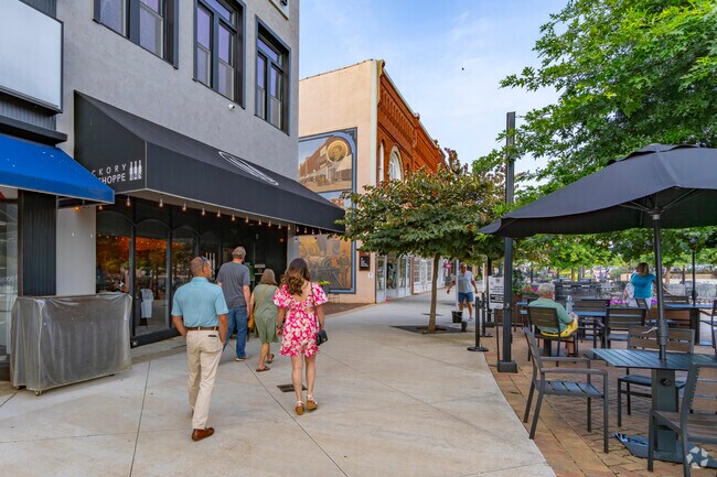 Downtown Hickory has so much to offer just blocks away for Kenworth residents.