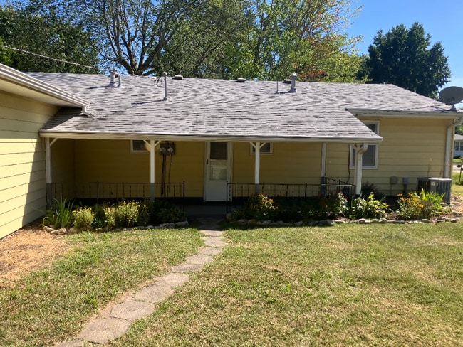 811 NW B St, Blue Springs, MO 64015 - photo 2