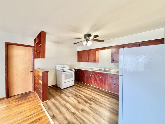 2109 Lake Point Dr unit 3, Madison, WI 53713 - photo 5