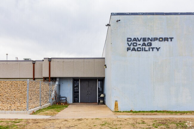 Davenport High School is a quality school located in Davenport area.