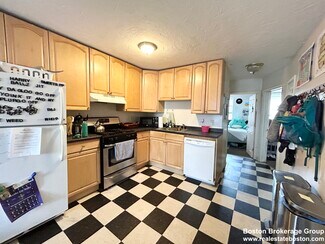 90 Hammond St Unit 3, Boston, MA 02120