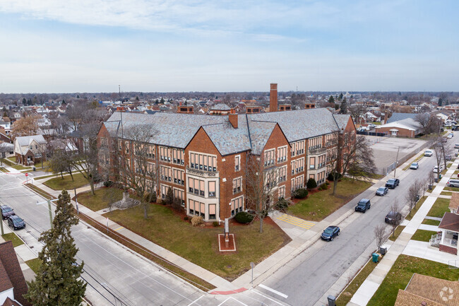 Maples Elementary School, Campus Overview.