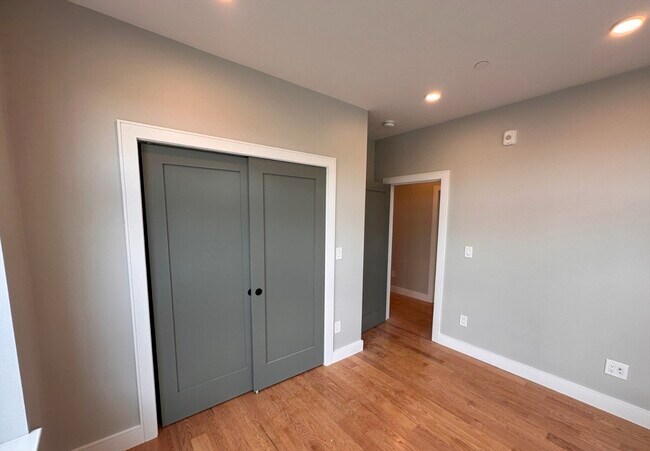 16 Baker Ct unit 1, Dorchester, MA 02125 - photo 4