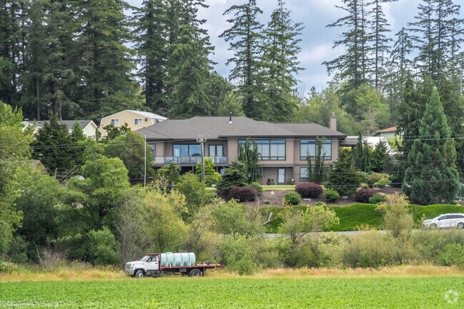 There are lots of single family homes with ample yards in Bay View.