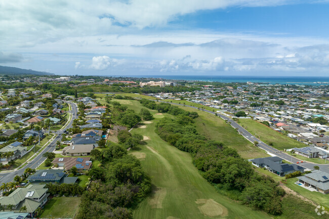 Kahului residents have easy access to the ocean and retail areas.