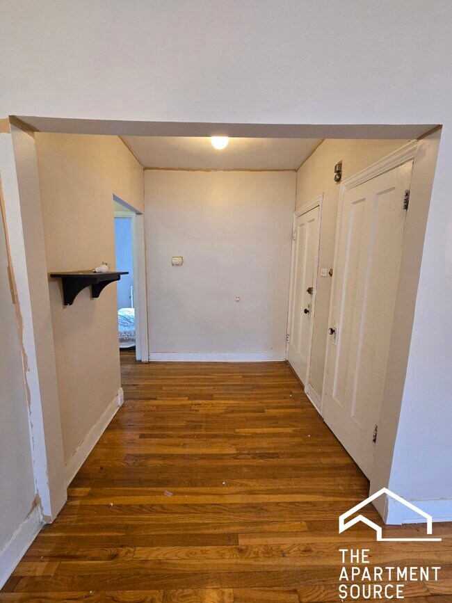 1368 W Estes Ave unit 1N, Chicago, IL 60626 - photo 2