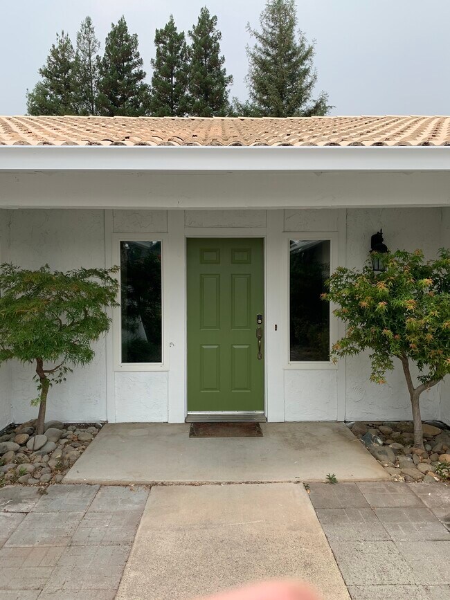 2430 Lake Redding Dr, Redding, CA 96003 - photo 2