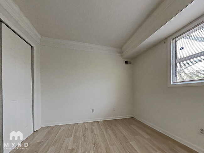 7992 Shady Oak Trail, Charlotte, NC 28210 - photo 6