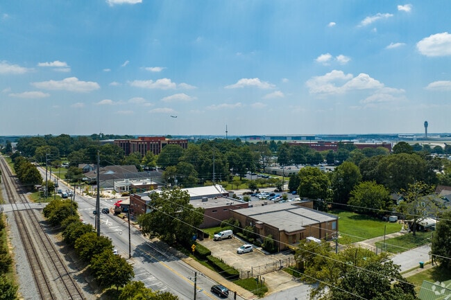 College Park resides in close proximity to Hartsfield-Jackson Airport.