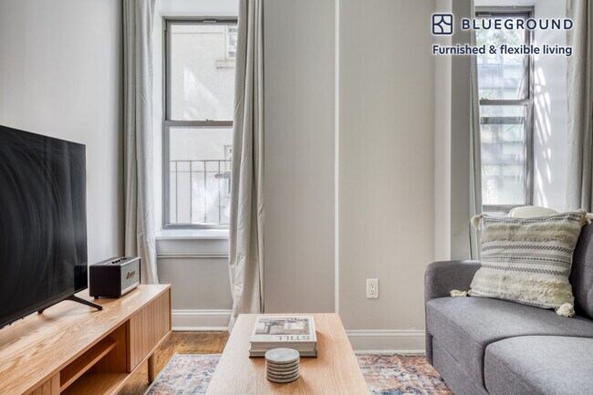 432 E 13th St unit FL2-ID923, New York, NY 10009 - photo 3