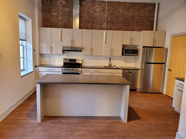 2212 Walnut St unit A, Philadelphia, PA 19103 - photo 2