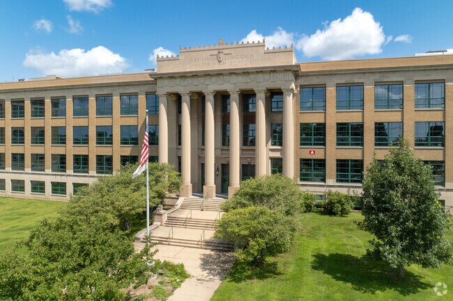 Abraham Lincoln Middle receives a C-minus.