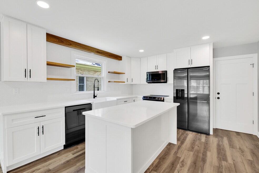 1066 Poplar St unit 1066 Poplar Street L, West Bend, WI 53095 - photo 1