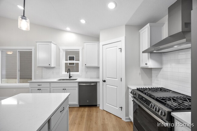 982 Scioto Dr NW, Comstock Park, MI 49321 - photo 2