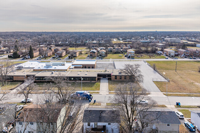 Wilson Elementary School is located at 422 W 16TH PL CHICAGO HEIGHTS, IL 60411.