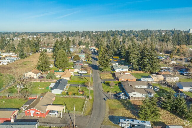 Many parts of Parkland feature charming ramblers on quiet residential lanes.