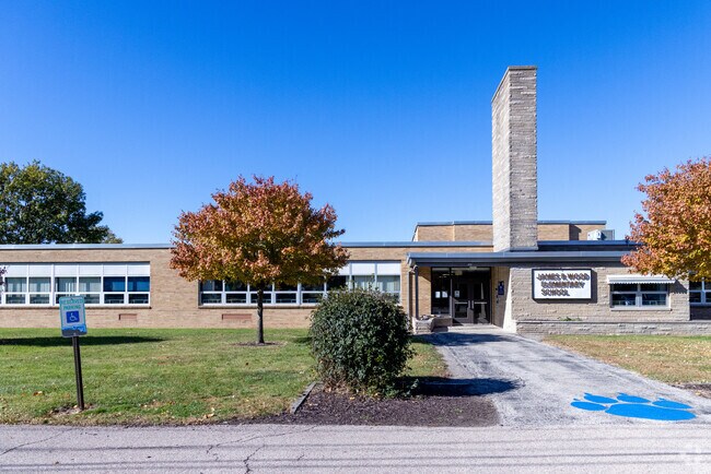 James R. Wood Elementary School has 298 students in pre-kindergarten, kindergarten, and grades 1–4.