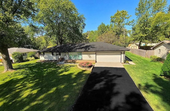 11 Jan Ave, Kankakee, IL 60901 - photo 2